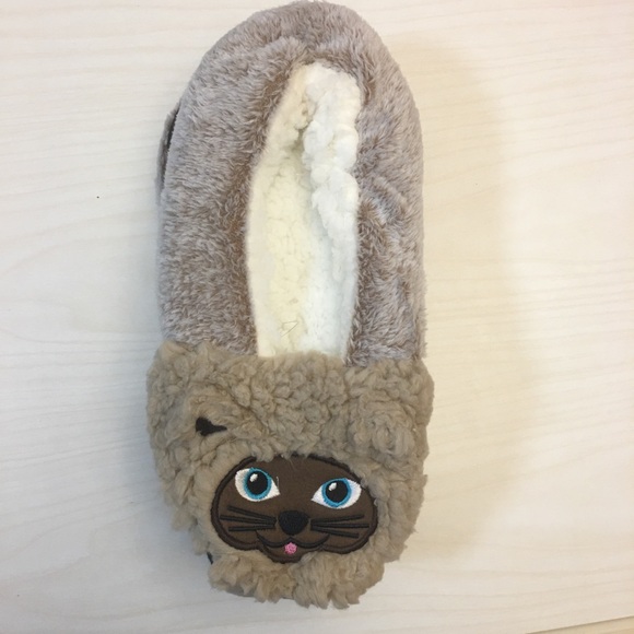 NWT Fuzzy Cat Slippers 🐈 - Picture 5 of 5